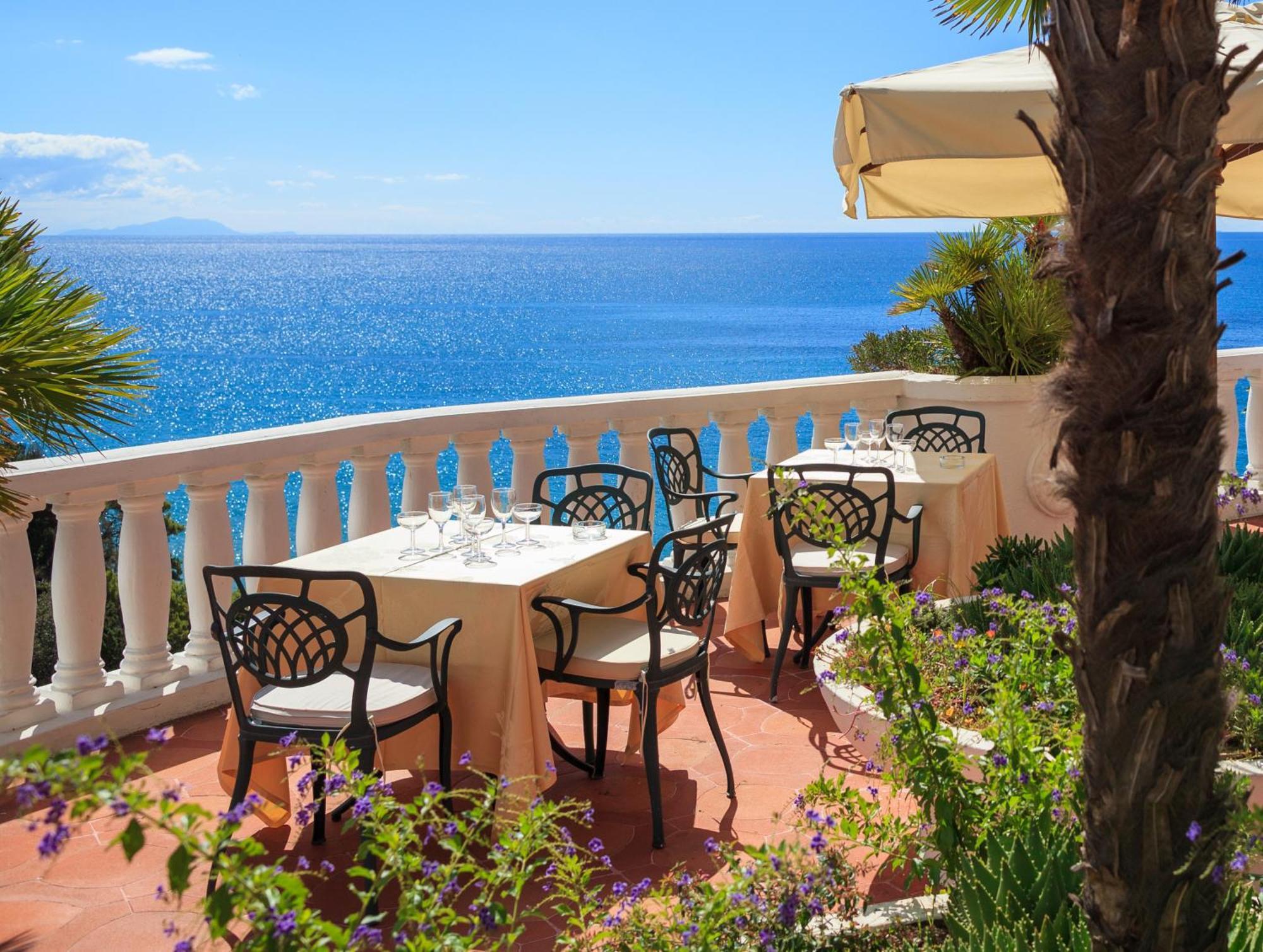 Grand Le Rocce Hotel